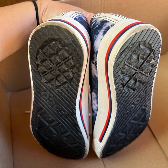 Size 9 Women’s New England Patriots Sneakers - Picture 4 of 6